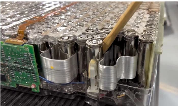 Tesla Model S battery pack with serpentine cooling tubes